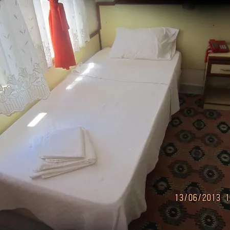 Red Rose Hotel