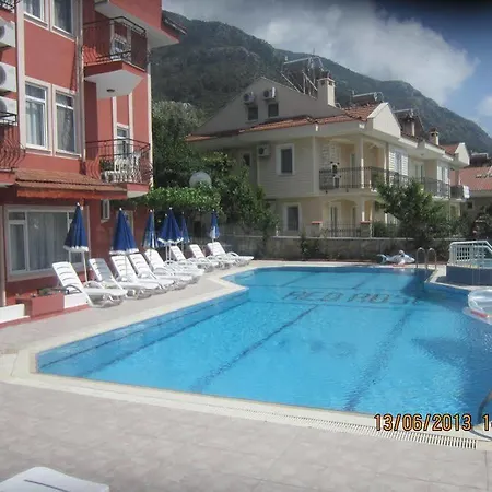 Red Rose Hotel 3*