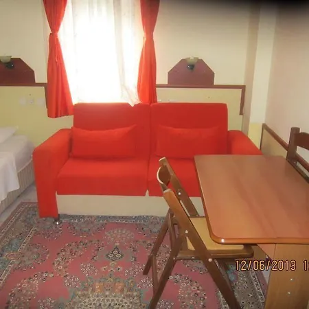 الوردة الحمراء 2*
